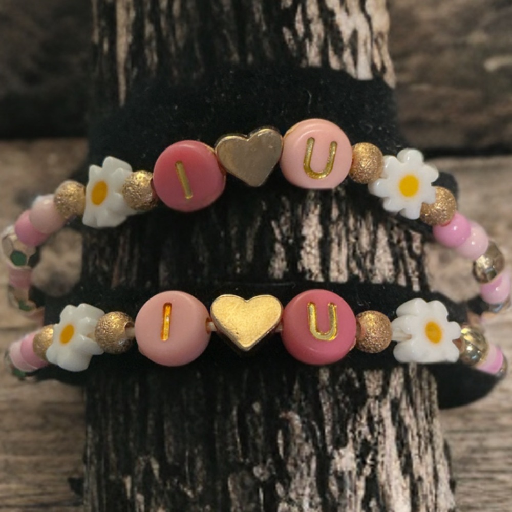 Matching bracelet set ( I 💛 U ) 1 for you - 1 for someone u love -new handmade